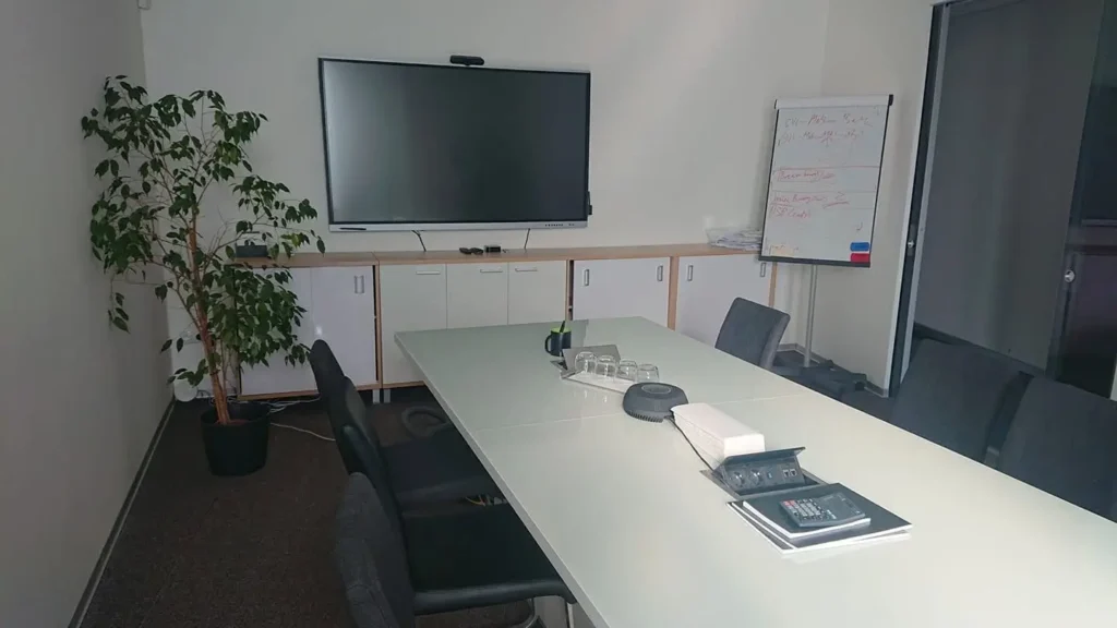 Videokonferencia - dotykovy 75" 4K monitor Optoma, Avonic kamera a Stem audio ozvucenie